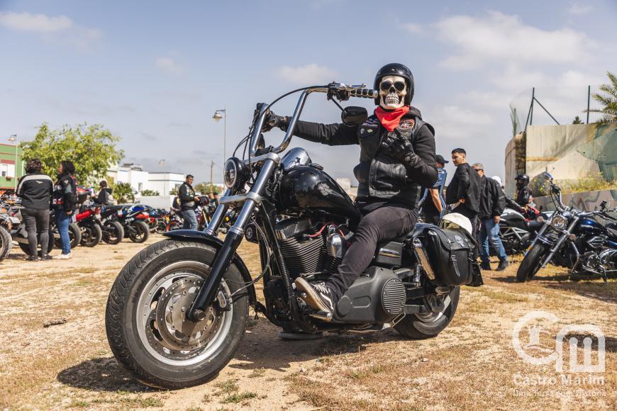 Grupo Amigos Motard’s Os Piratas celebrou 12 anos com passeio e música ao vivo